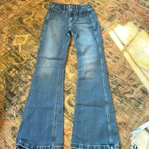 Gap size 26 Mid rise flare jean